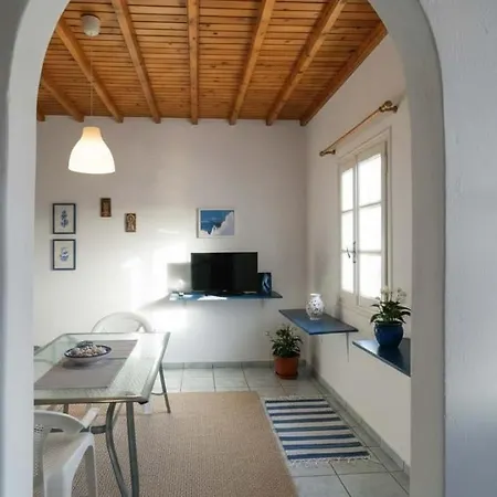 Authentic Traditional Near Σπίτι διακοπών Ορνός